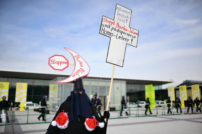 Western liberals claim burqa bans protect Muslim women. These experts ...