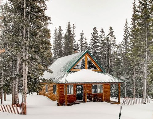 6 Incredible Log Cabin Vacation Rentals That Are Still Available