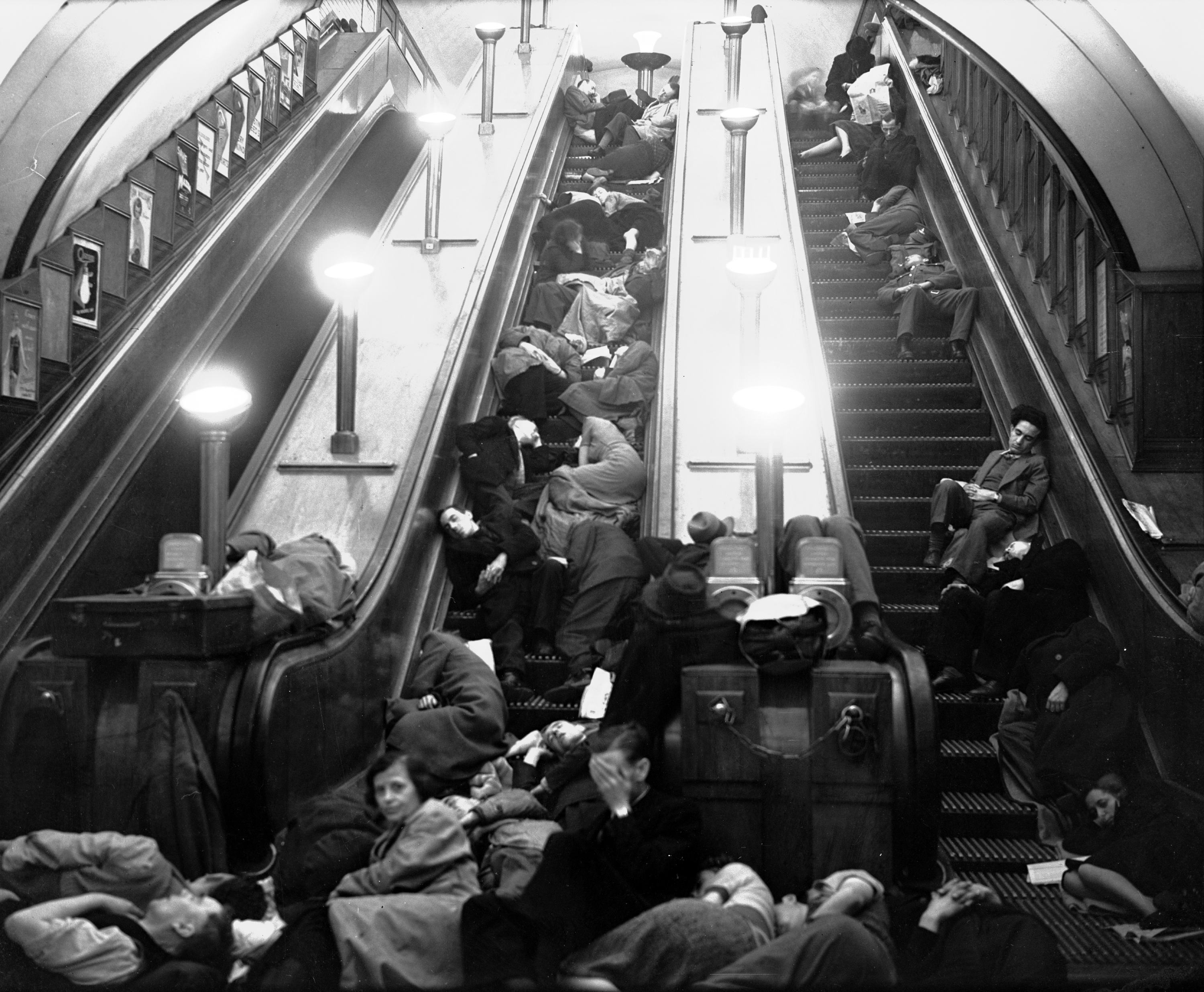 9 Incredible Photos of the London Underground as a Bomb Shelter