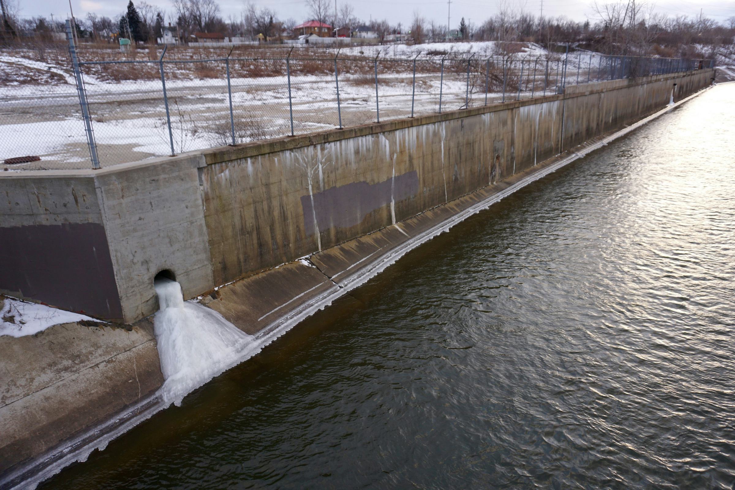 22 Powerful Photos Show The Devastating Reality Of Flint's Water Crisis