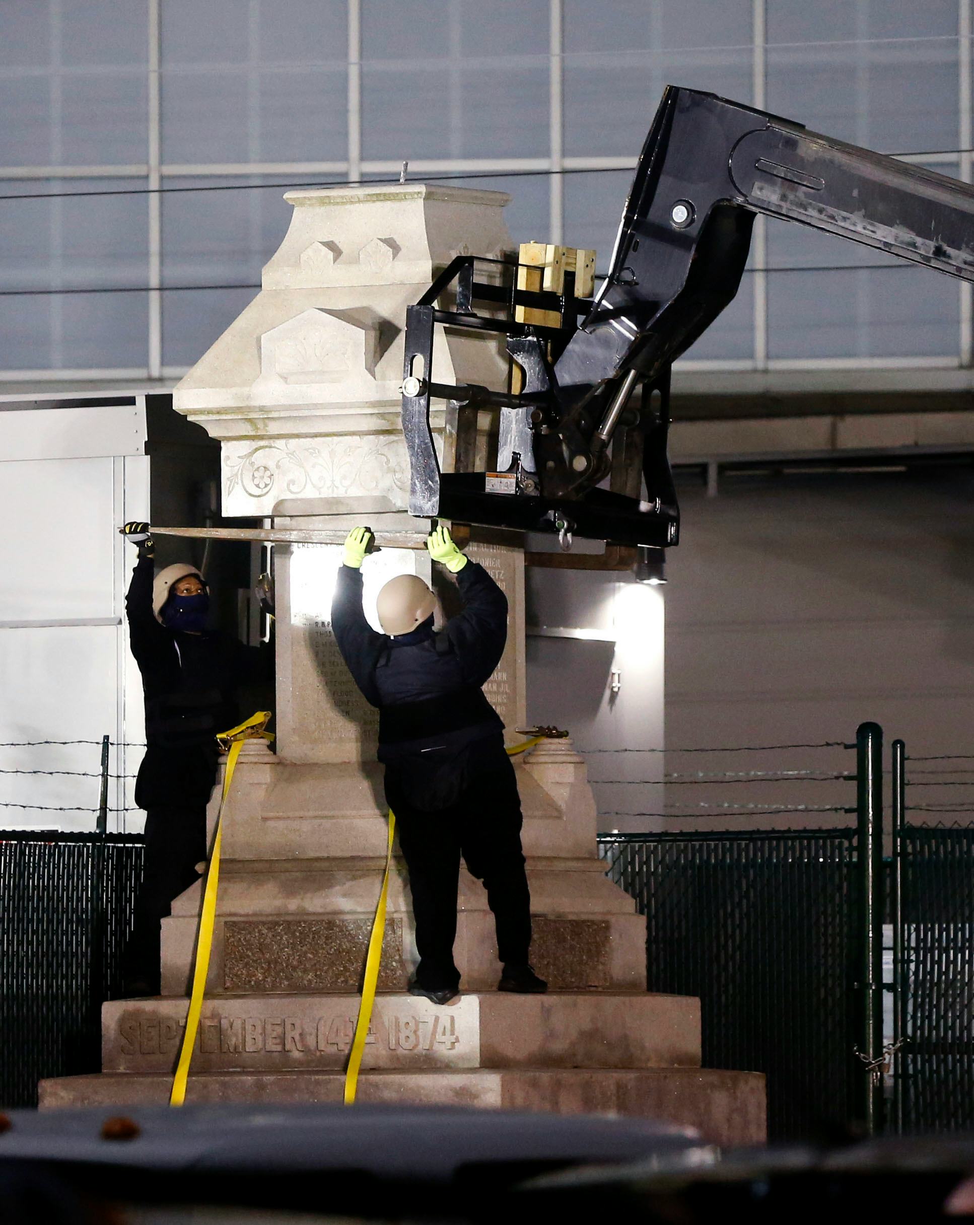 New Orleans removes Confederate monument "These statues have reigned